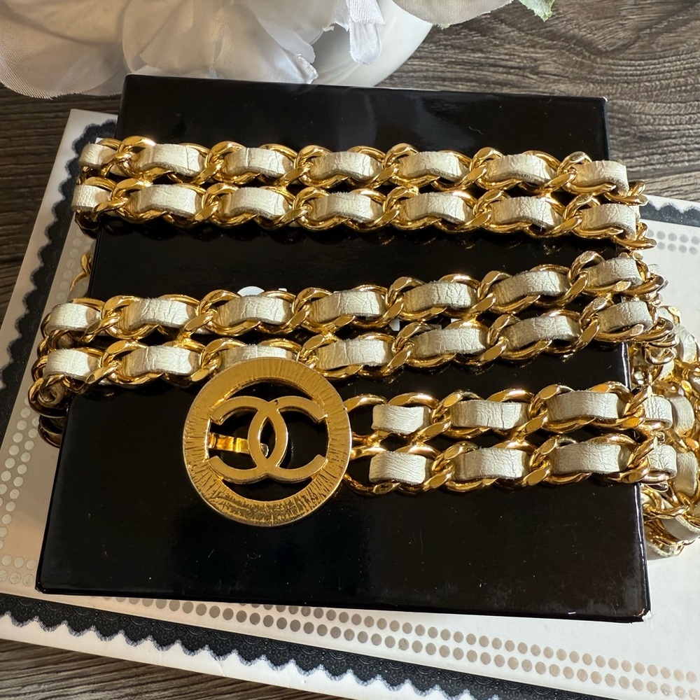 CHANEL Vintage White Leather Gold Chain Link CC Logo Necklace/Belt - Picture 3 of 13